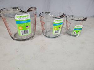 lot 180 image: 3 New Glass Kitchen Classics Measuring Cups
