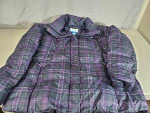 lot 206 image: Womens 1X Columbia Puffer Jacket