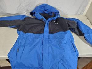 lot 210 image: Mens Large Columbia Omni-Tech Waterproof Jacket