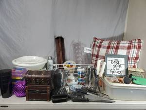 lot 224 image: Knives, Kitchen Items, Decor, More