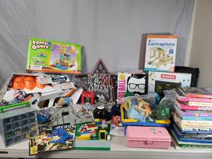 lot 225 image: Christmas, Books, Toys, and More