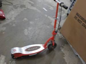 Razor Scooter has battery, needs c...
