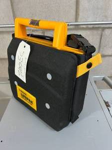 lot 18 image: MSRP $1500 Medtronic Physio Control Lifepak 500 AED Automated External Defibrillator - Test As Working However Needs Replacement Battery