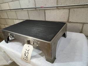 lot 50 image: Bath Shower Slip Resistant Stepping Stool