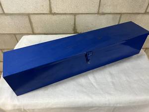 lot 63 image: Thermal Engineering Company 7003 2.5 LB Charge-Check Refrigerant Charge Pressure Tester with Metal Carry Case - Great condition