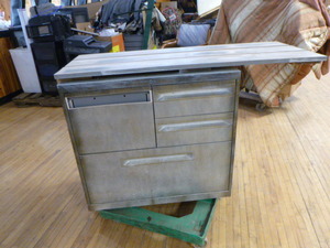 lot 52 image: Work BenchCabinet