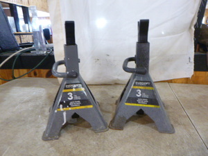 lot 59 image: 2 Evercraft Jack Stands