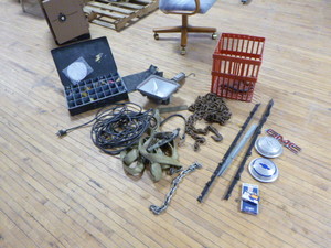 lot 65 image: Garage Items