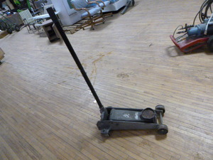 lot 68 image: Floor Jack