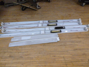 lot 69 image: 4 Light Fixtures