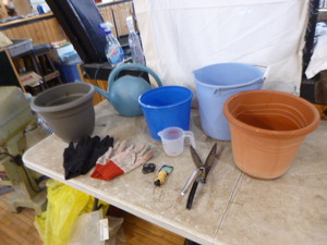 lot 93 image: Gardening Items