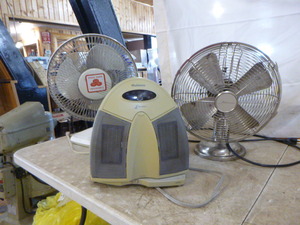 lot 98 image: 2 Fans and Heater