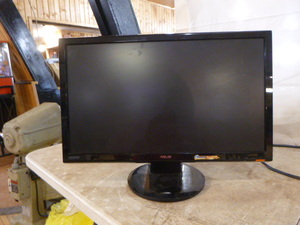 lot 103 image: Isus 23 LCD Monitor