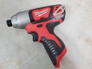lot 17 image: Milwaukee M12 Lithium-Ion Cordless 14 in. Hex Impact
