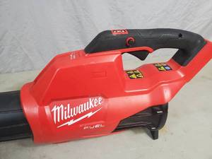 lot 20 image: Milwaukee M18 FUEL 120 MPH 450 CFM 18-Volt Lithium-Ion Brushless Cordless Handheld Blower