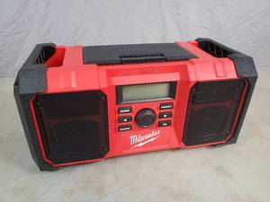 lot 21 image: Milwaukee M18 Lithium-Ion Cordless Jobsite Radio