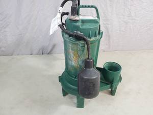 lot 40 image: Unused Zoeller 1.3 HP Sewage Pump