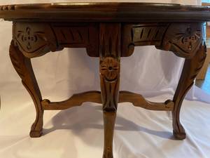 lot 44 image: Vintage Ornate Vintage Wooden Table with Inlaid Carved Design & Removable Glass Top