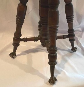 lot 45 image: Vintage Piano Bench Chair With Spindled Back