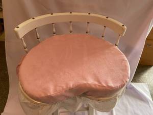 lot 52 image: Counter Height Stool with Ornate Curved Back