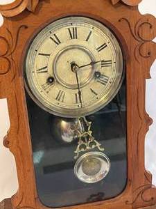 lot 61 image: Vintage New Haven Clock Company Clock