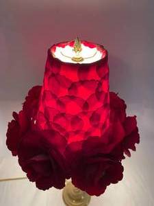lot 62 image: Fun Brass Beaded Rose Themed Table Lamp