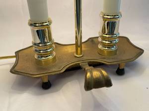 lot 82 image: Vintage Brass Dual  Light Desk Lamp