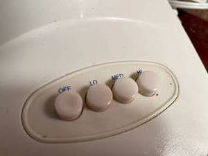 lot 86 image: Windmere 3 Speed Oscillating Desk Fan