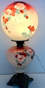 lot 8 image: Vintage Gone with the Wind Style Lamp