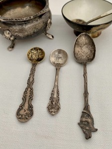 lot 20 image: Sterling Silver Cellar and Salt Spoon