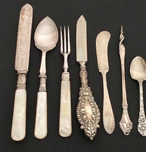 lot 92 image: Vintage Sterling Silver and Mother of Pearl Utensils