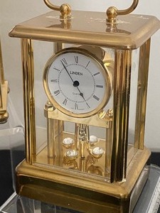 lot 39 image: Vintage Collectible Clocks including Vintage Linden Clocks