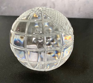 lot 31 image: Waterford Globe Paperweight