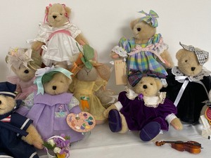 lot 29 image: Collection of Muffy Vanderbear Figurines