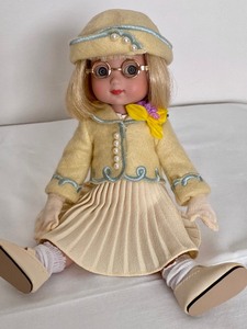 lot 27 image: Mary Engelbrite Sophie Scottish Girl in May Day Suit
