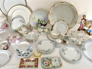 lot 24 image: An Array of Beautiful Vintage Glassware including Bavaria and Haviland