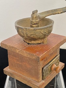 lot 21 image: Vintage Childs Coffee Grinder