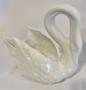 lot 145 image: R.B. Alcobaca of Portugal Swan Planters