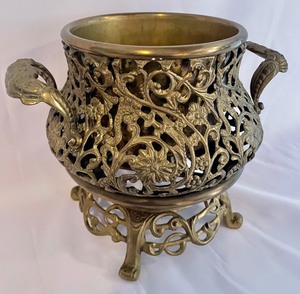 lot 139 image: Decorative Bronze Vessel