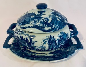 lot 149 image: Vintage Serving Pieces