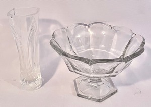 lot 154 image: Clear Glass Vases