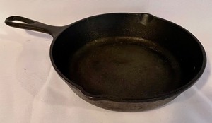 lot 178 image: Lodge Cast Iron Pan