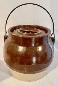 lot 177 image: Bean Pot, Crock and Footed Mug