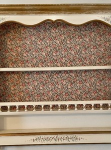 lot 215 image: Decorative Shelf