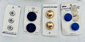 lot 225 image: Vintage Buttons
