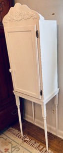 lot 222 image: Pretty Petite Cabinet with Hanging Rod