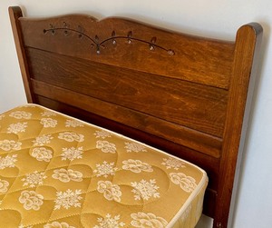 lot 224 image: Vintage Twin Bed