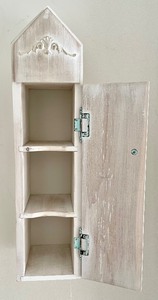 lot 227 image: Darling Petite Shelf