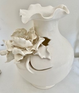 lot 232 image: Home Decor Grouping