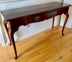 lot 228 image: Adorable Accent Table